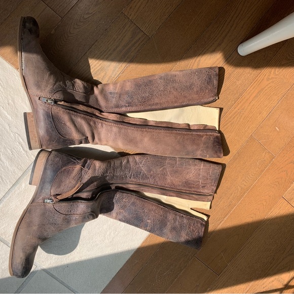 John Fleuvog size 8 Leather boots. Worn twice. Excellent for fall season - Picture 6 of 7